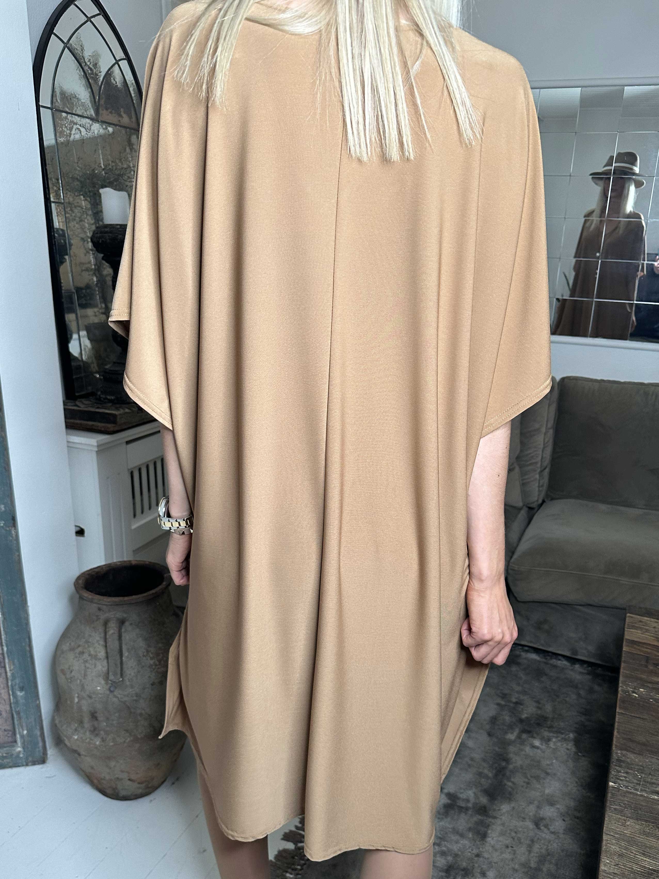 Azmina Plain - Ensfarvet elastisk tunika i løs pasform